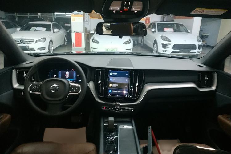 Used Volvo XC60 2022 B5 4x4 Zhiyi Luxury Edition
