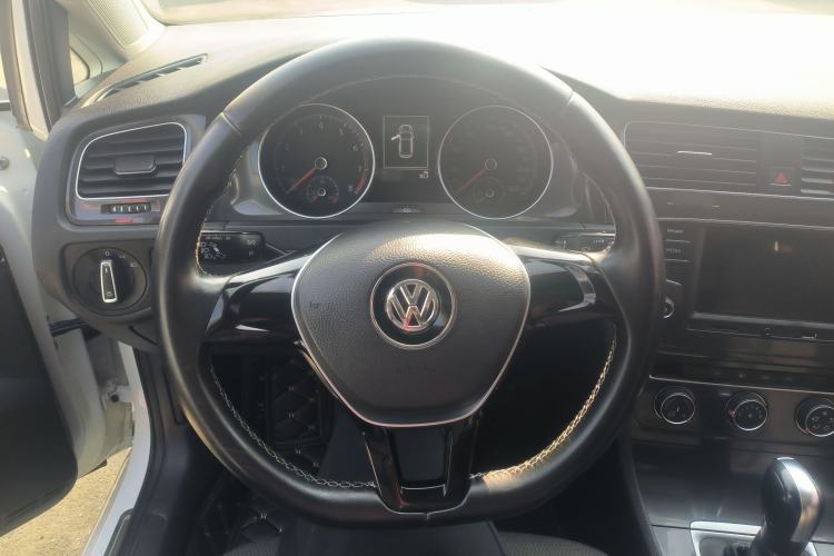 Used Volkswagen Golf 2017 1.6L Automatic Comfort Million-Vehicle Anniversary Edition
