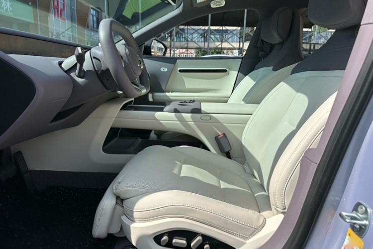 Used  06 2025 Max Extended-Range Edition
