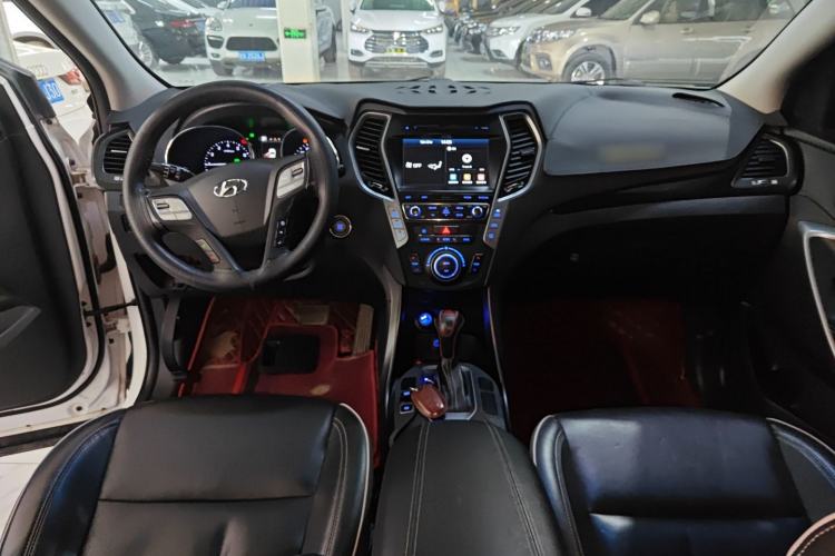 Used Hyundai Santa Fe 2017 2.0T Automatic Two-Wheel Drive Smart Version 7 Seats