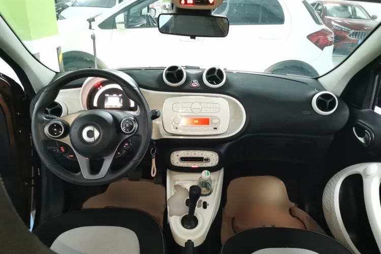 Used  forfour 2016 1.0L 52 kW Passion Edition
