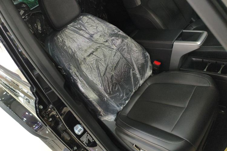 Used  V23 2025 401 Two-Wheel Drive Advanced Edition