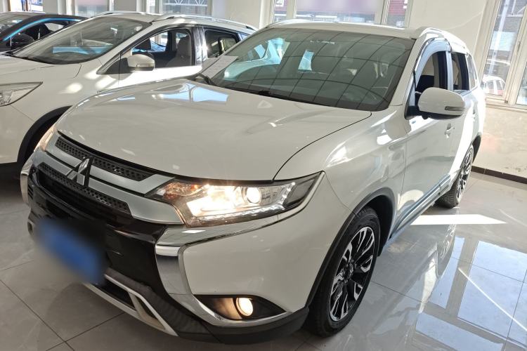 Used Mitsubishi Outlander 2019 2.0L Two-Wheel Drive Comfort Edition 5 Seats China VI Standard