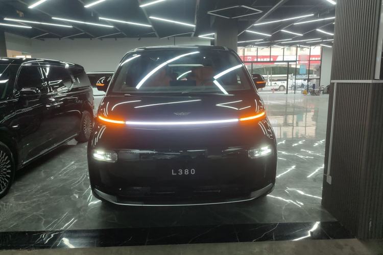 Used  LEVC L380 2024 140-Degree 6-Seater All-Wheel-Drive Ultra
