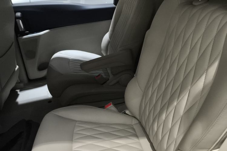 Used Buick GL8 2023 Land Executive Class Comfort Model
