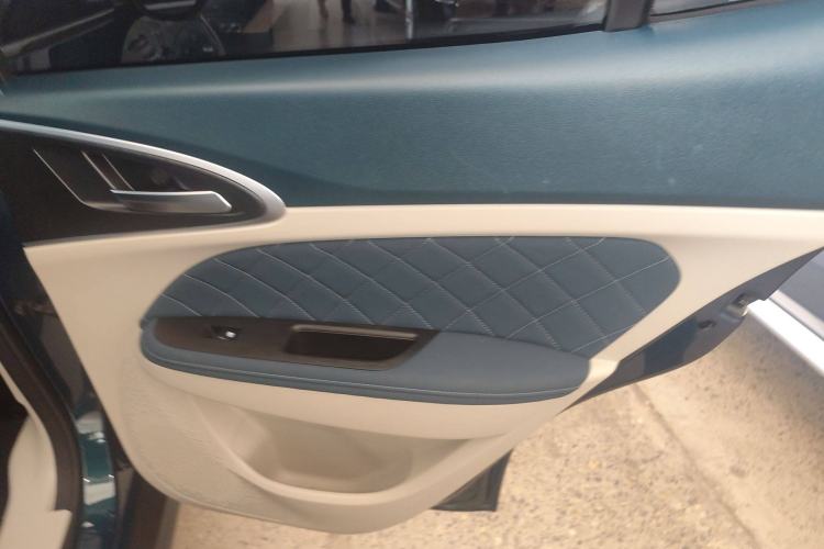 Used ORA Good Cat 2023 401 km Standard Range Prestige Version Lithium Iron Phosphate
