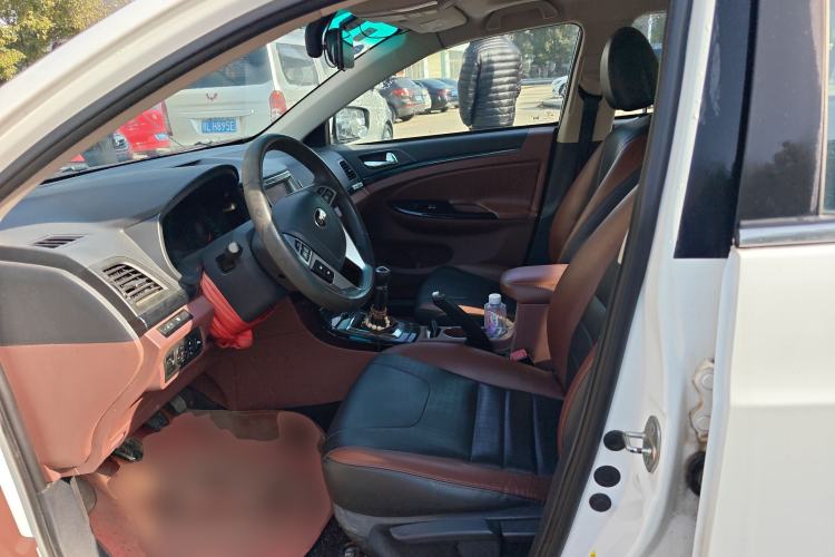 Used BYD Surui 2015 Revised Version 1.5L Manual Luxury Edition
