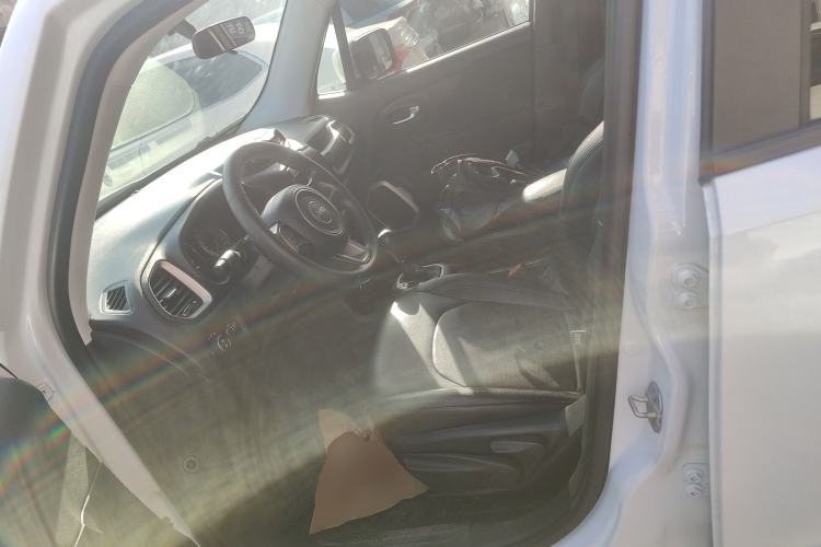 Used  Renegade 2018 Connected Large Screen Version 180T Automatic High-Energy Edition
