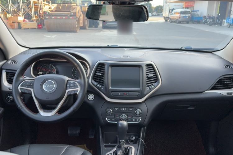 Used  Cherokee 2017 2.0L Superior Edition
