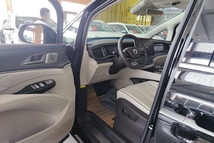 Used Denza D9 2024 DM-i 1050 Luxury Model
