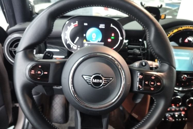 Used  MINI 2023 Facelift 2.0T COOPER S Artist Five-Door Edition
