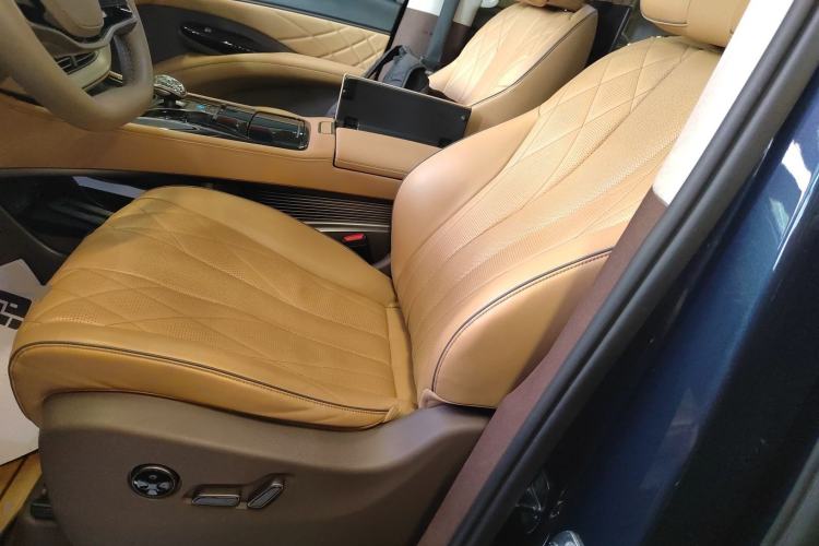 Used Denza D9 2022 DM-i 970 Four-Wheel Drive Flagship Model