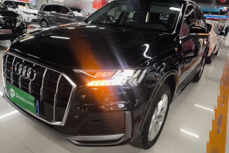 Used Audi Q7 2023 45 TFSI quattro S line Sport model
