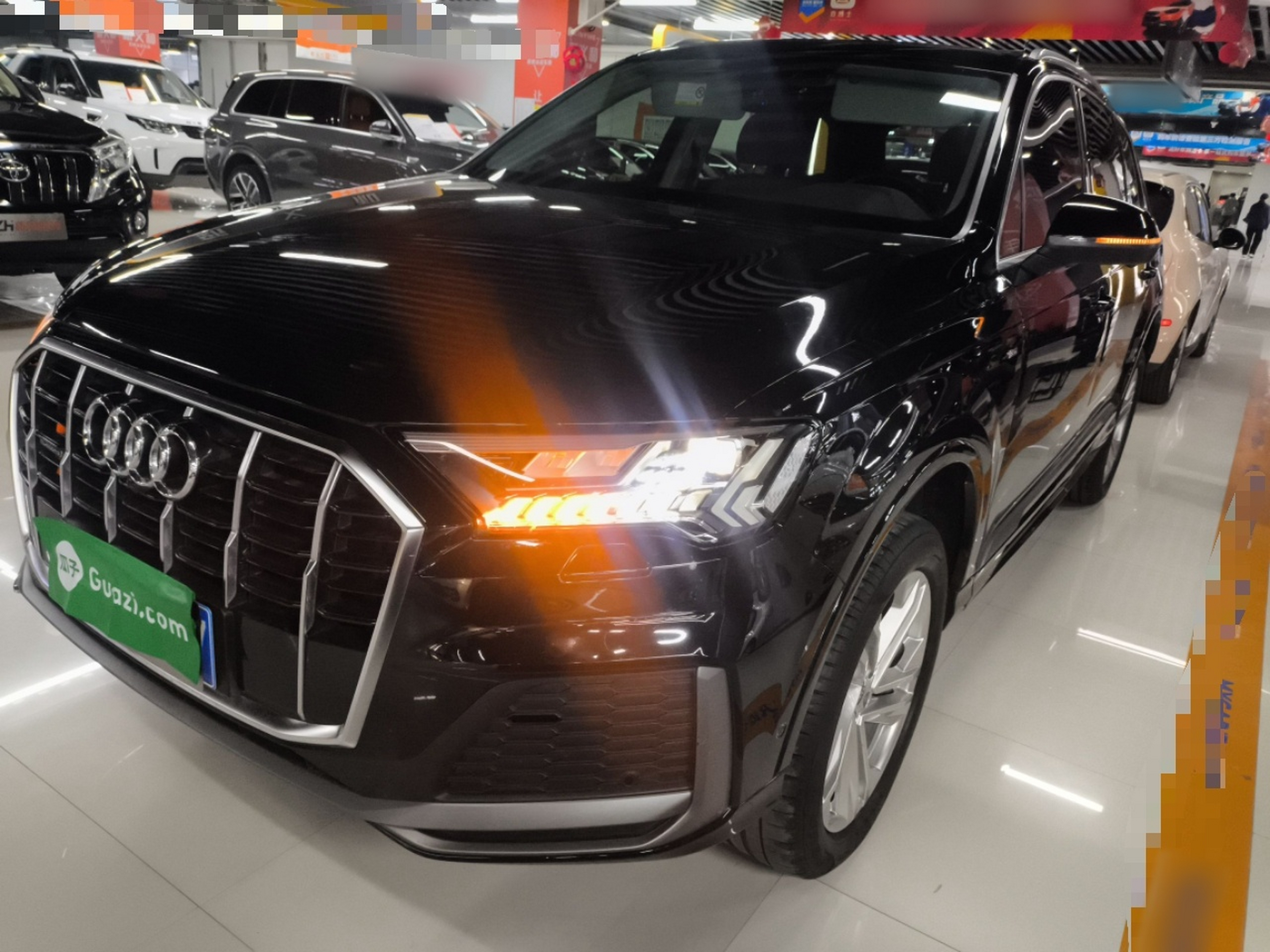 تحت مقدمة السيارة