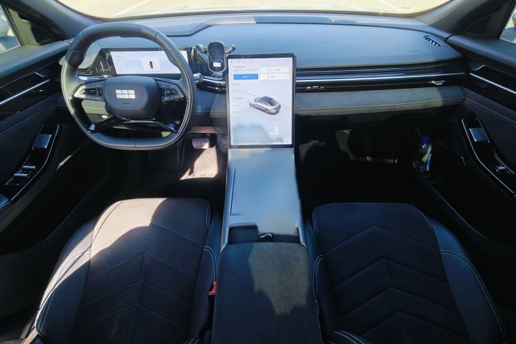 Used  L6 2024 125km Creative Edition
