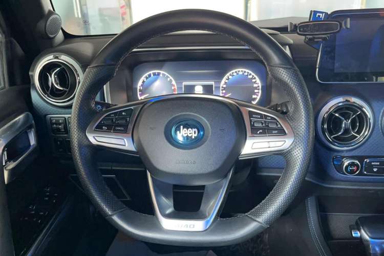 Used Beijing Auto BJ40 2018 PLUS 2.3T Automatic Four-Wheel Drive Flagship Version China V Emission Standard
