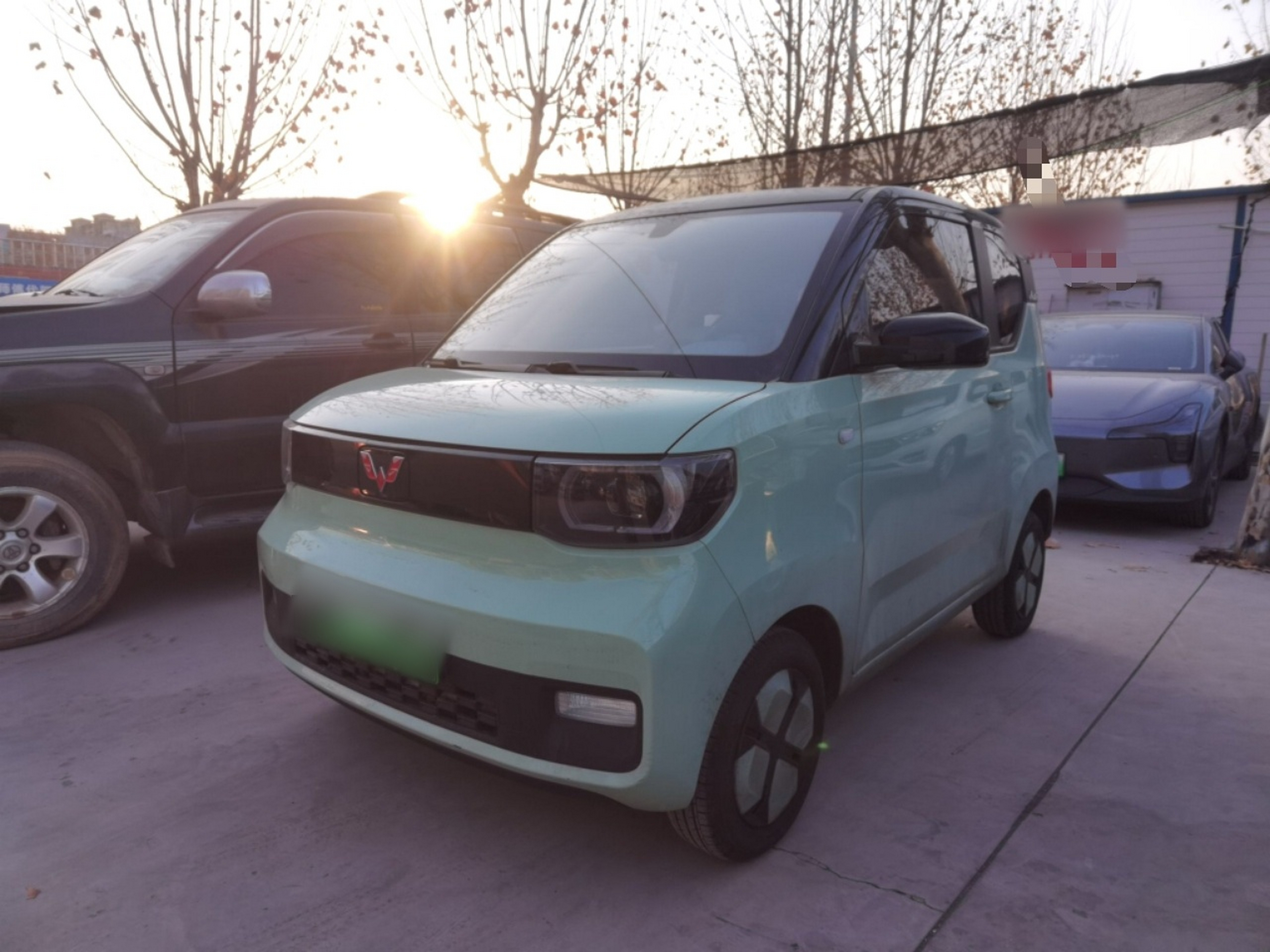 تحت مقدمة السيارة