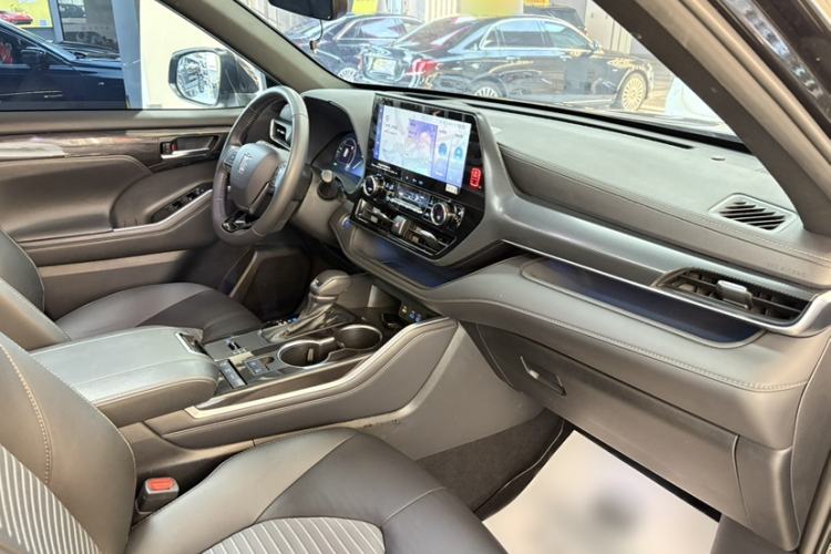 Used Toyota Crown Land Cruiser 2022 2.5L HEV Four-Wheel Drive Premium Edition
