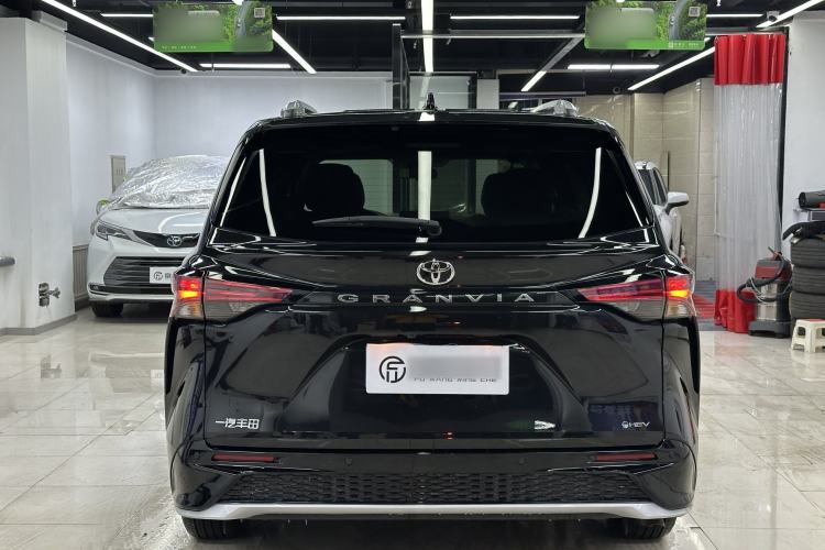 Used Toyota Granvia 2024 2.5L Hybrid Comfort Edition
