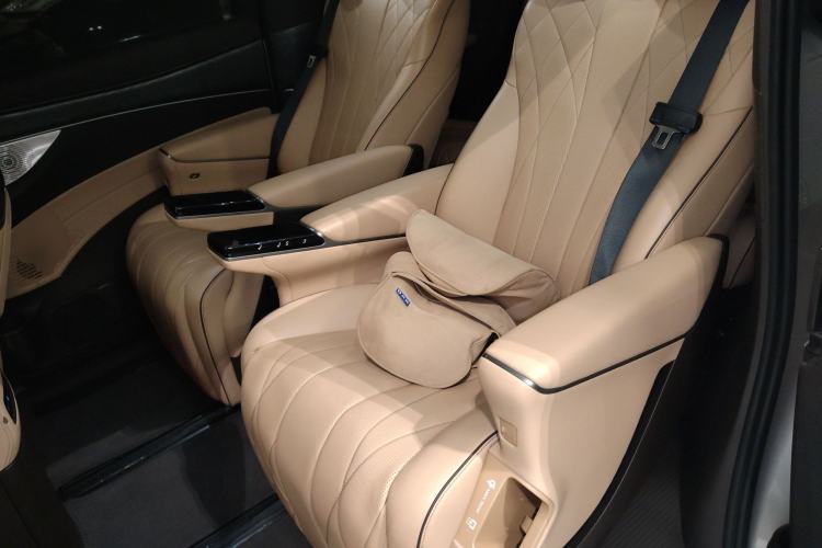 Used Denza D9 2024 DM-i 1050 Luxury Model