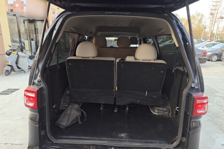 Used FORTHING Lingzhi 2023 M5L 1.6L Base Model 7 Seats
