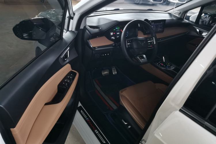 Used Wuling Jiachen 2023 2.0L DHT Flagship Edition
