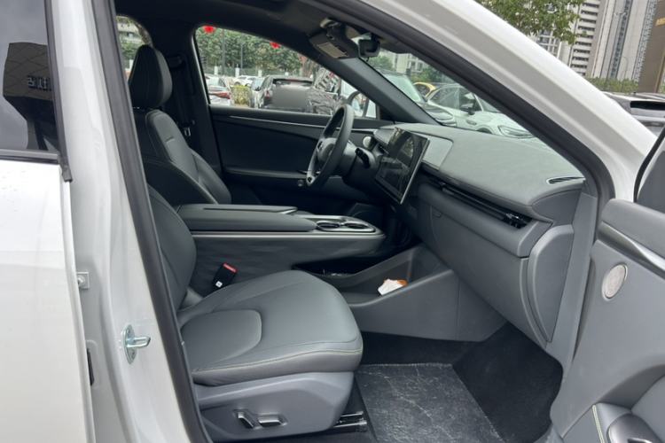 Used ARCFOX Alpha T5 2026 Model Range-Extended 1215 Yuanjing Smart Driving Version
