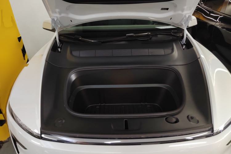 Used Tesla Model Y 2025 Long-Range All-Wheel-Drive Version
