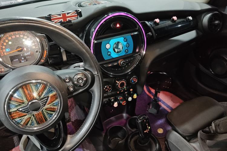 Used  MINI 2018 1.5T COOPER Classic Edition Five-Door Version
