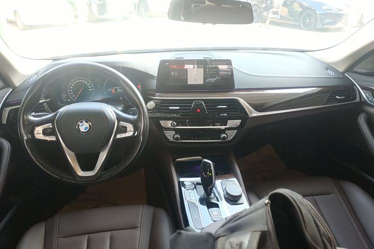 Used BMW 5 Series 2019 Facelifted 525Li Luxury Package
