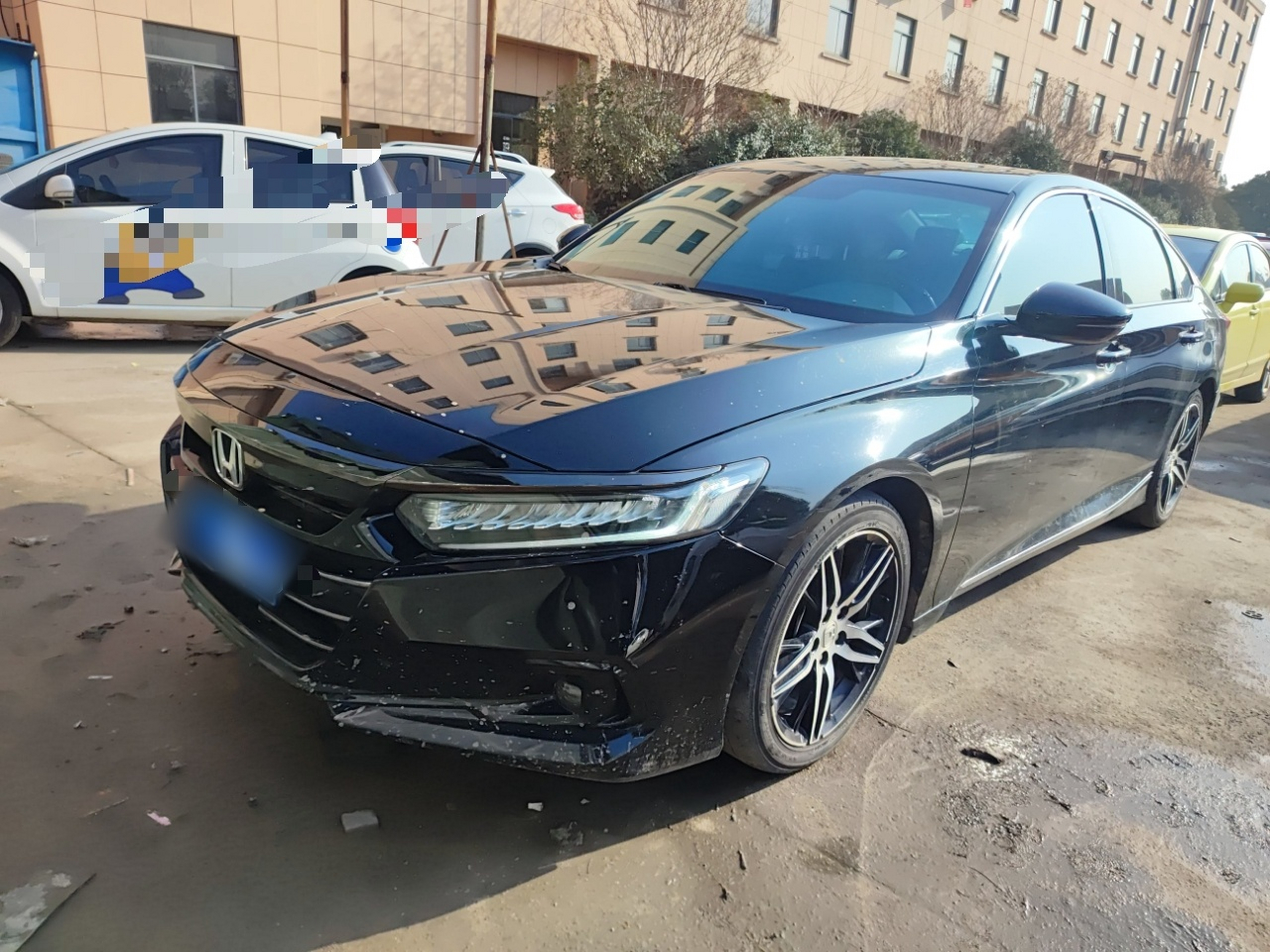 تحت مقدمة السيارة