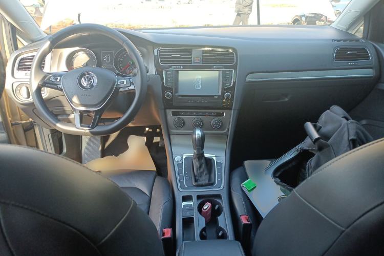 Used Volkswagen Golf 2016 230TSI Automatic Luxury Version
