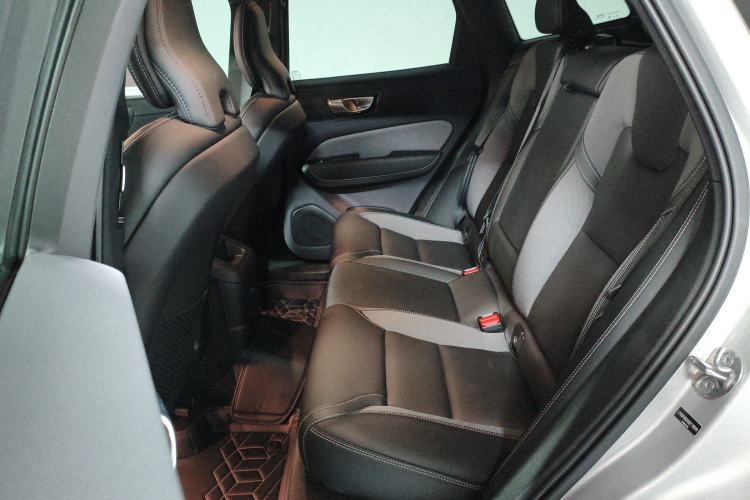 Used Volvo XC60 New Energy 2025 Plug-in Hybrid Long-Range All-Wheel Drive Zhiyuan Sport Edition
