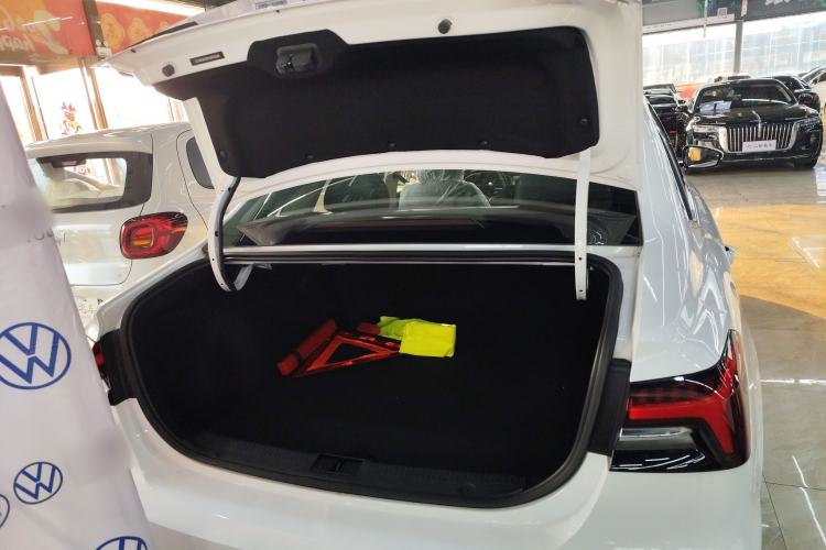 Used Roewe i6 MAX New Energy 2023 EV 420 Skyroof Special Edition
