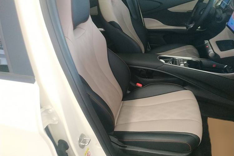 Used BYD Dolphin 2023 420 km Fashion Edition
