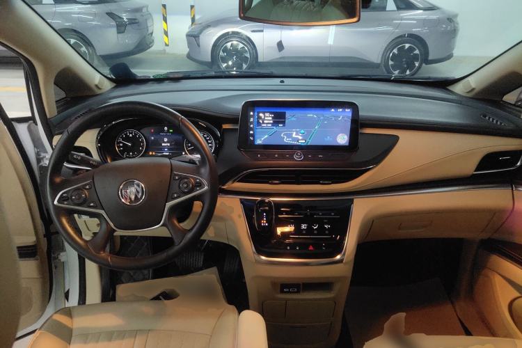 Used Buick GL8 2023 Facelifted Land Cruiser Executive Luxury Version
