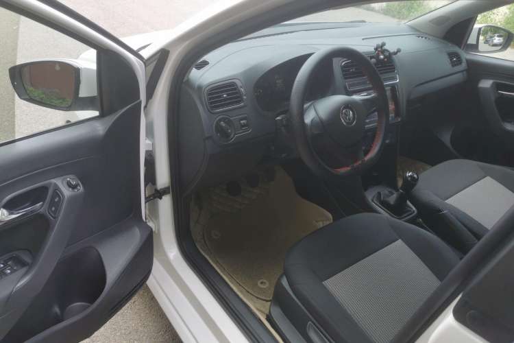 Used Volkswagen Polo 2016 1.4L Manual Fashion Model
