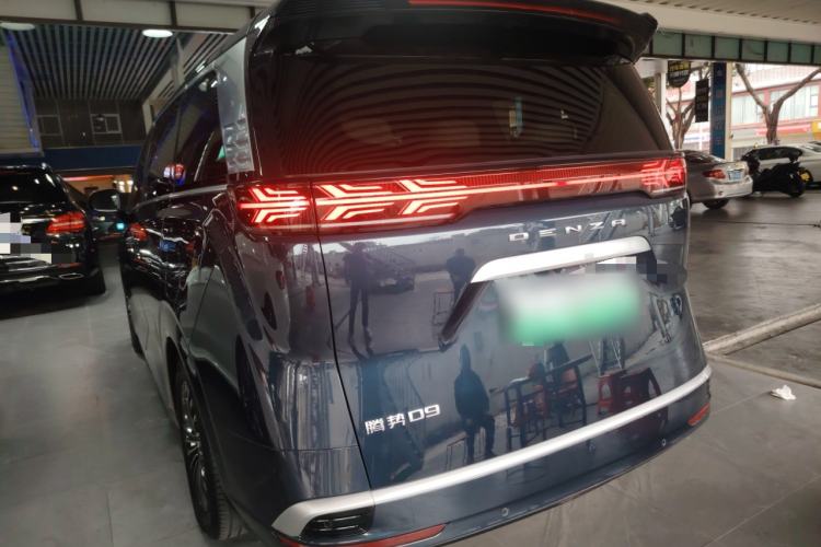 Used Denza D9 2022 DM-i 970 Four-Wheel Drive Flagship Model
