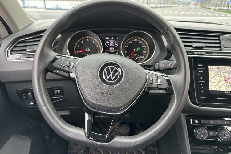 Used Volkswagen Tiguan L 2021 330TSI Automatic Two-Wheel Drive Smart Edition
