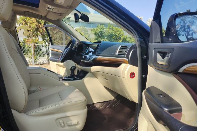 Used Toyota Highlander 2015 2.0T Two-Wheel Drive Luxury Edition 7 Seats