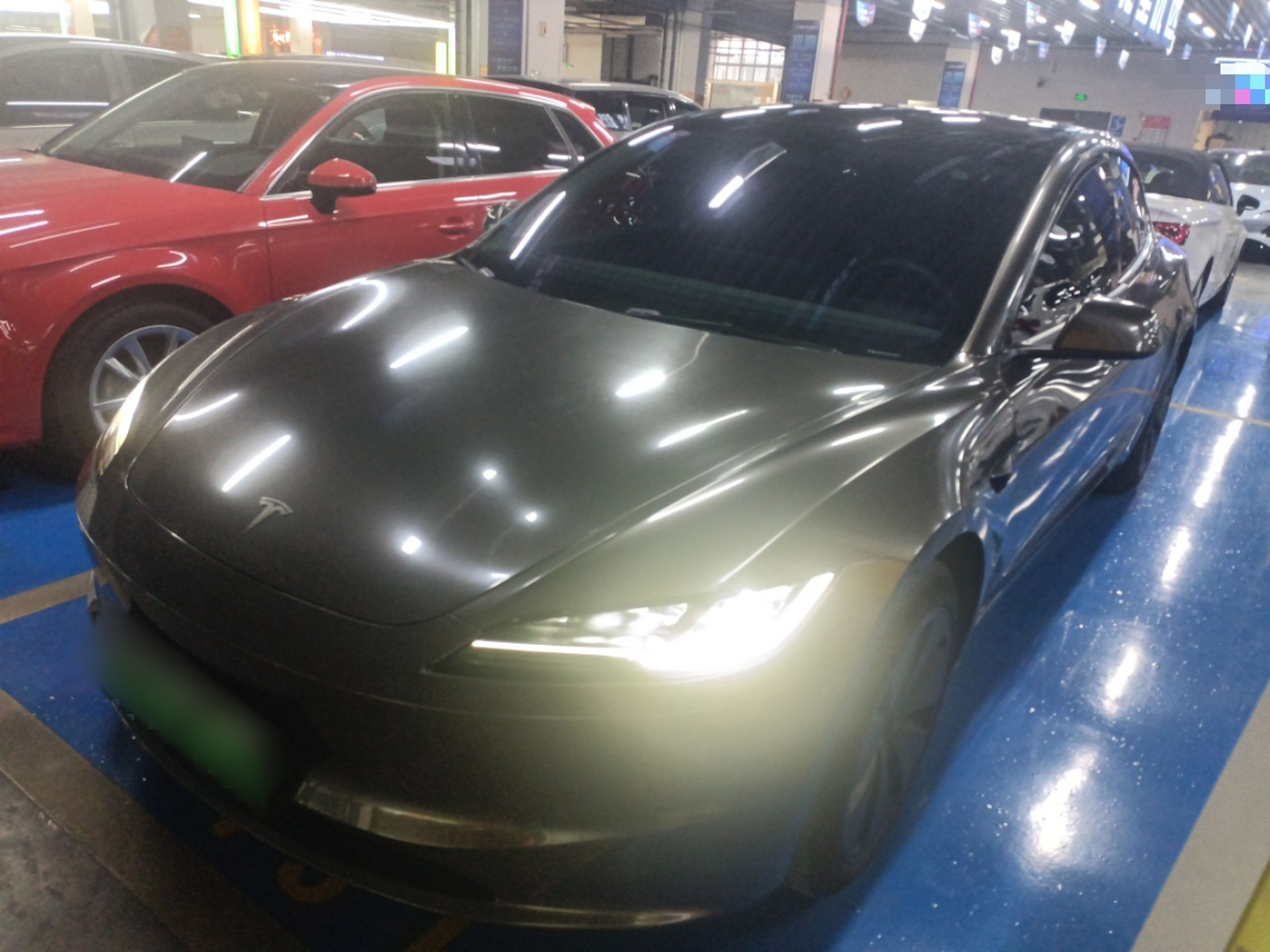 Под передней частью автомобиля