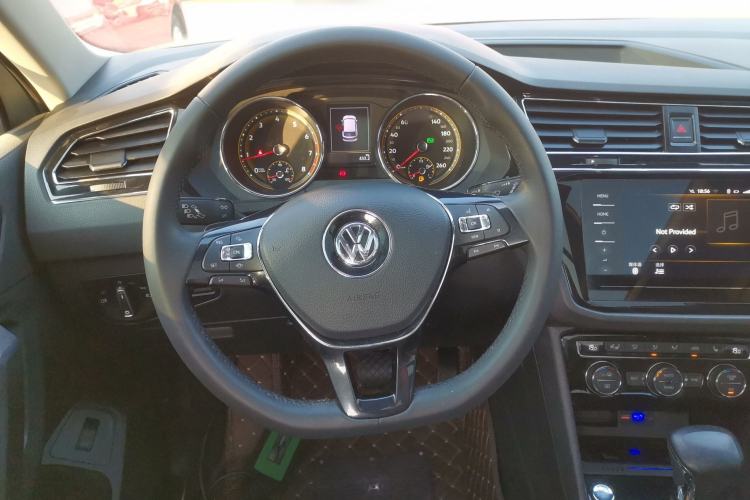 Used Volkswagen Tiguan L 2019 Revised 330TSI Automatic Two-Wheel Drive Smart & Luxury Edition China VI Standard
