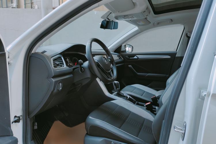 Used Volkswagen T-ROC 2019 230TSI DSG Two-Wheel Drive Advanced Version China V Standard
