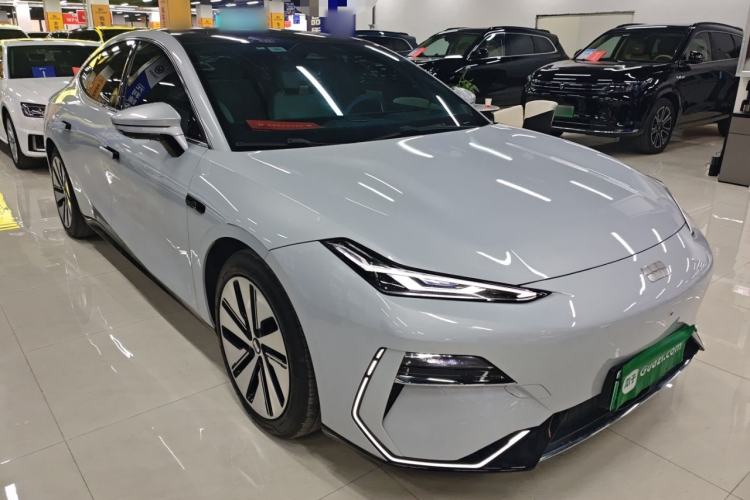 Used  E8 2024 550 km Range Rear-Drive MAX