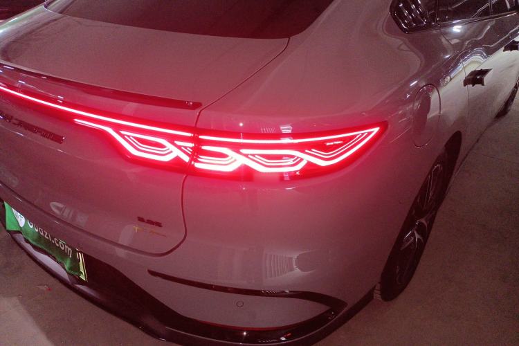 Used BYD Han 2024 EV Glory Edition 605KM Front-Wheel-Drive Premium Model
