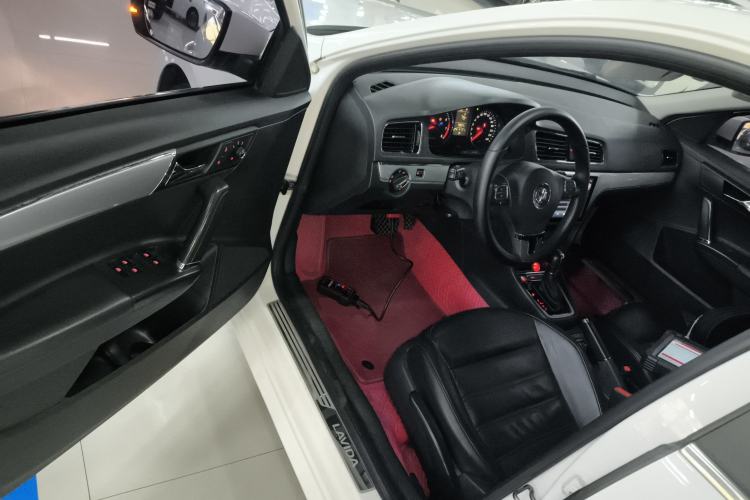 Used Volkswagen Gran Lavida 2013 1.6L Automatic Luxury Model
