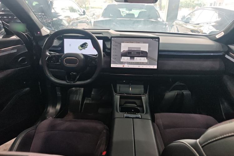 Used Lynk & Co 08 EM-P 2023 220 km Limited-Time Edition
