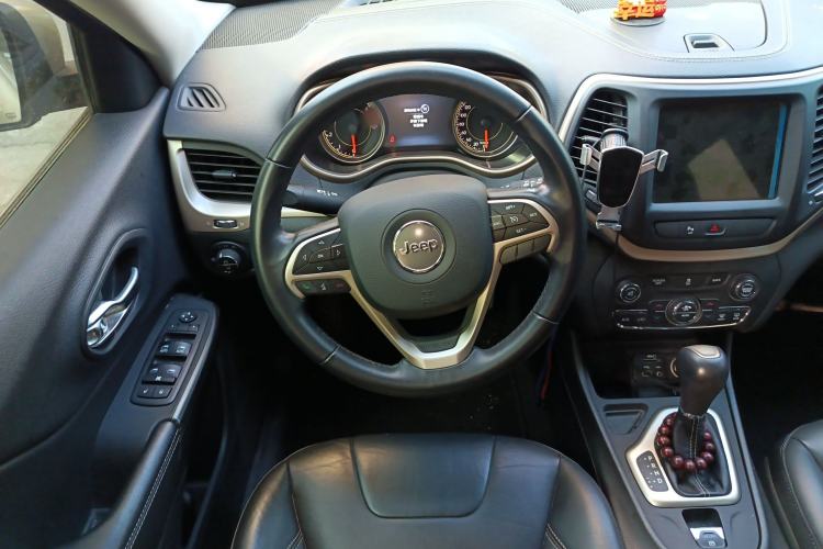 Used  Cherokee 2016 2.0L Superior Edition
