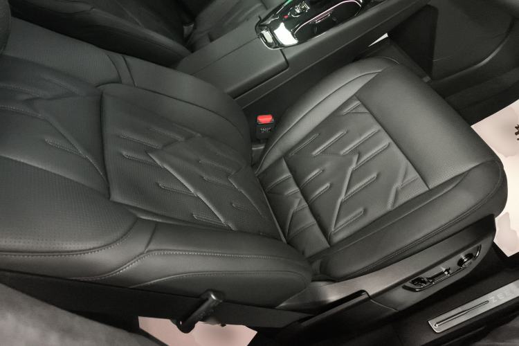 Used Zeekr 009 2024 7-Seater Walk-Through Version Four-Wheel Drive 108 kWh