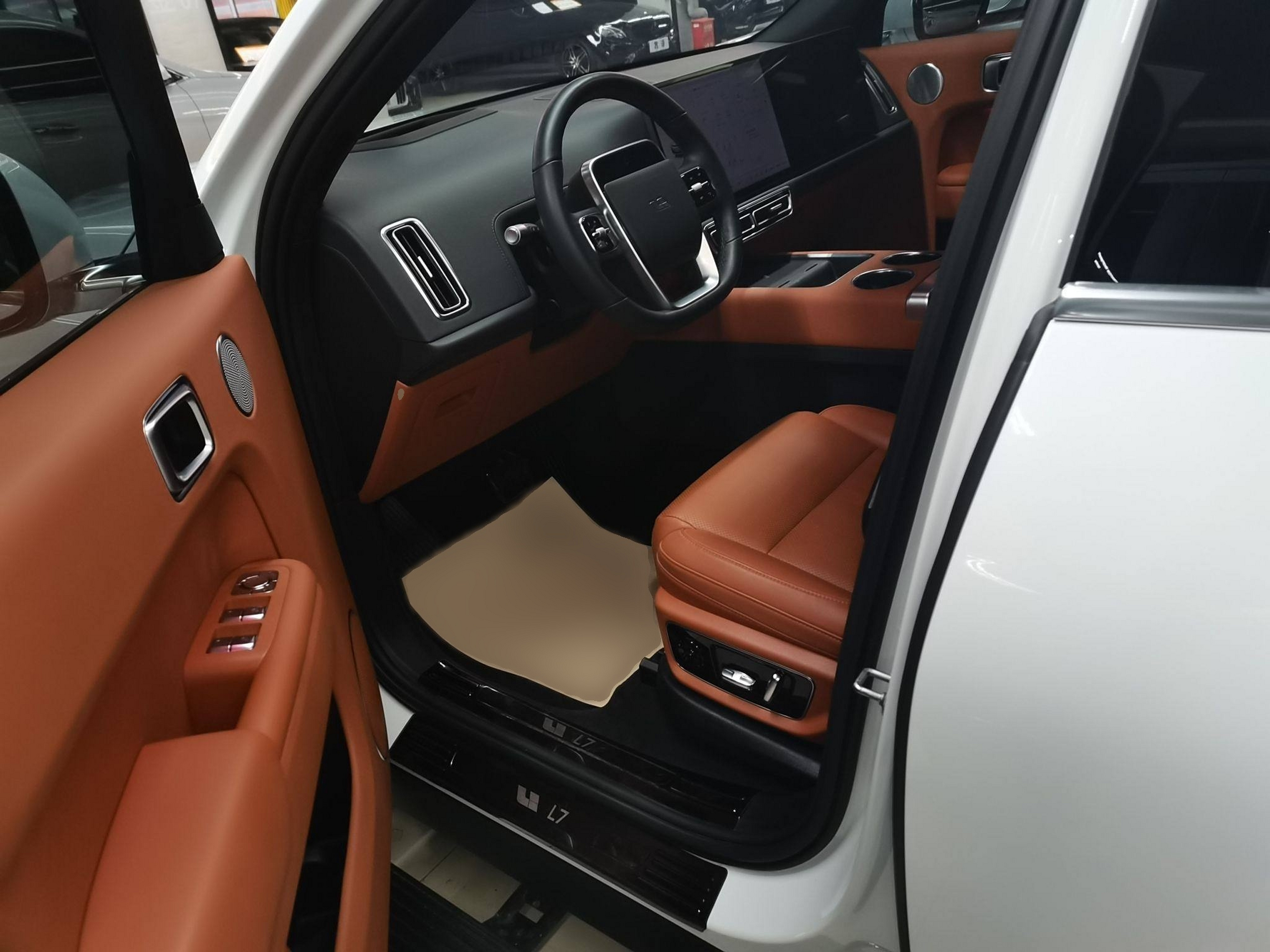 المقاعد الأمامية داخل السيارة